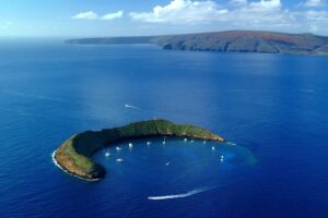 Molokini and Turtle Town Snorkeling Adventure Aboard the Malolo